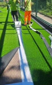 Erba sintetica per campi da calcio – Superficie resistente e ad alte prestazioni.