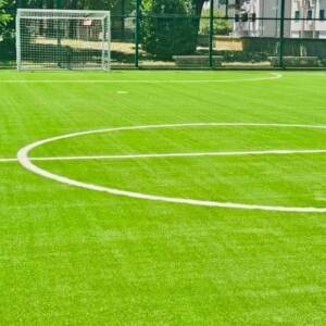 Erba sintetica per campi da calcio – Superficie resistente e ad alte prestazioni.
